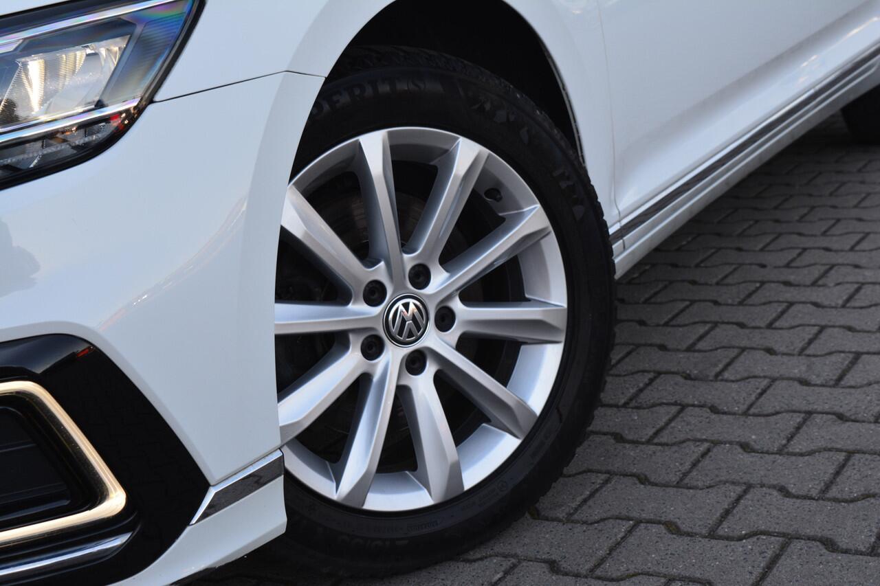 Volkswagen PASSAT Variant 1.4 TSI PHEV GTE Business | ACC | Camera | Winterpakket |