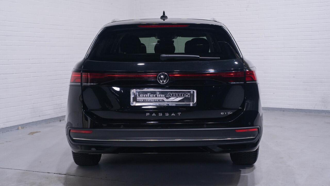 Volkswagen PASSAT Variant 1.5 eTSI Business Trekhaak IQ Drive Apple Carplay Winterpakket 360 Camera Akoestisch pakket