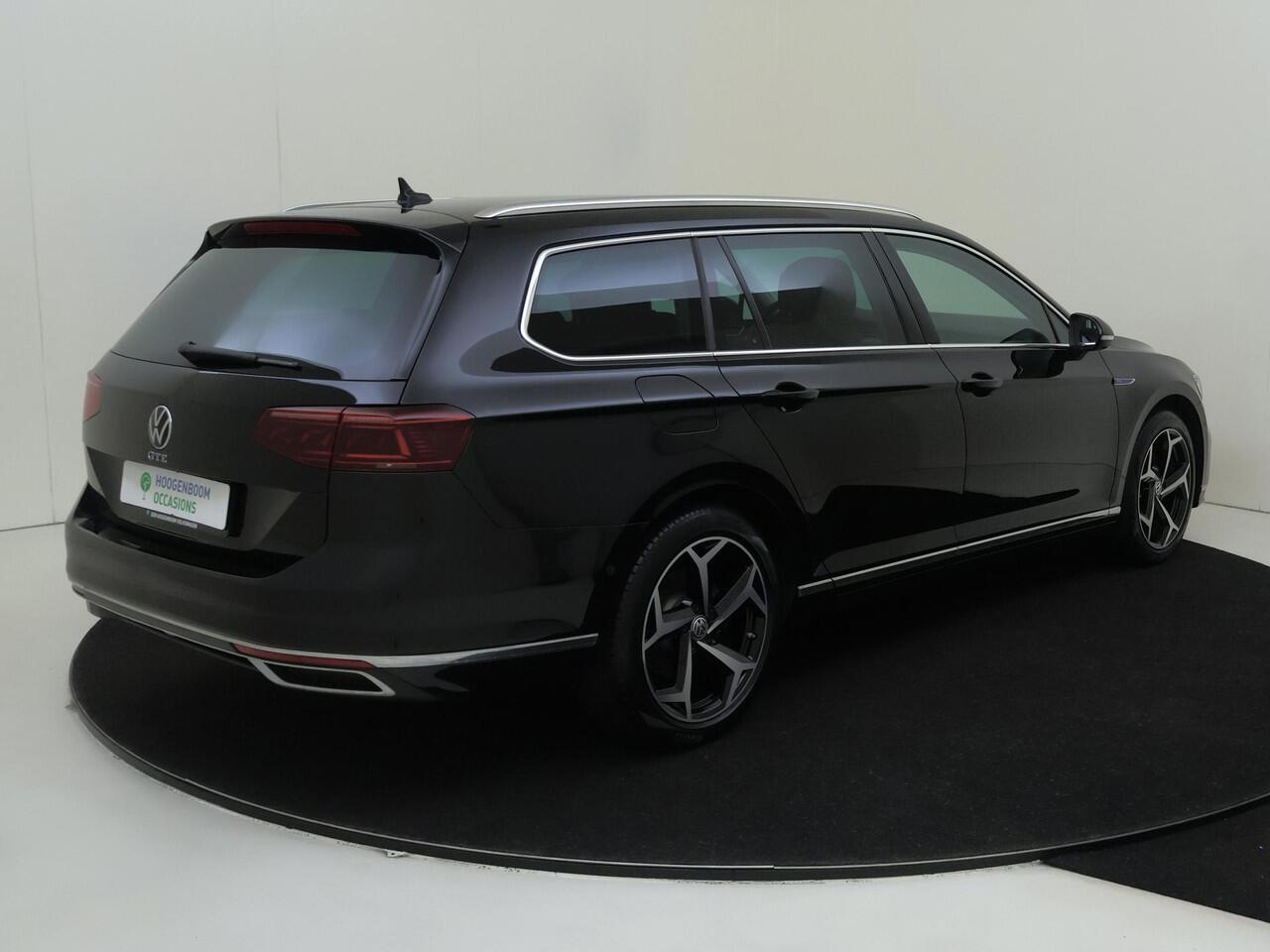 Volkswagen PASSAT Variant 1.4 TSI PHEV GTE Business | Digital cockpit Pro | 360 camera | Dodehoek detectie | Stoelverwarming voor en achter | Standkachel | Parkeerasisstent | LED matrix verlichting | Navigatie |