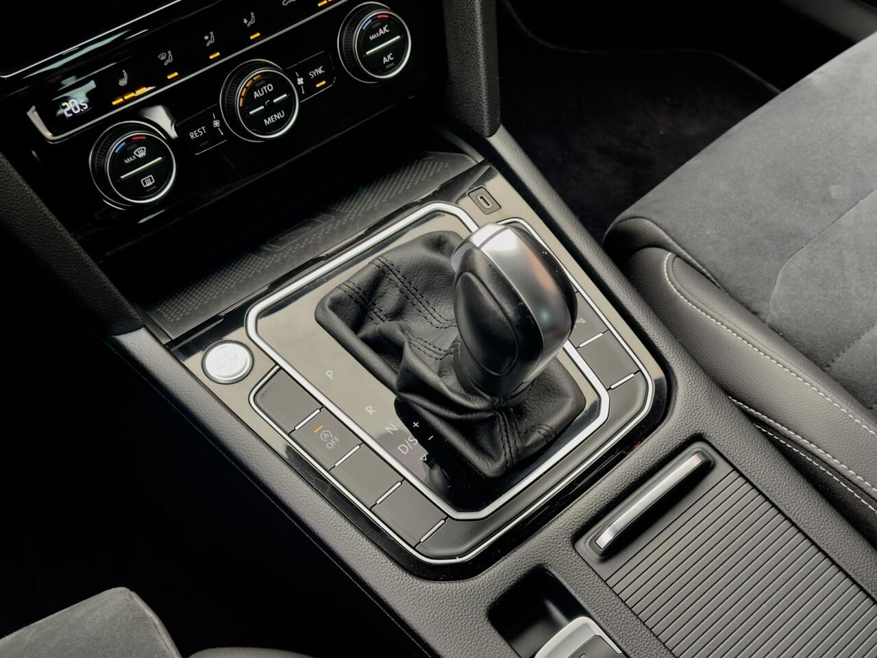 Volkswagen PASSAT 1.5 TSI AUT7 ELEGANCE R-LINE 112D.KM! LEDER NAVI CAMERA DIGI-DASH APPLE-CARPLAY LED LMV PDC