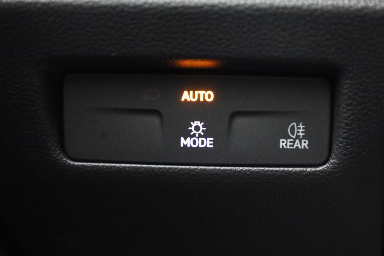 Volkswagen PASSAT Variant 1.5eTSI/150PK DSG · Navigatie · Stoel-& stuurverwarming · Apple/Android · Garantie tot juni 2026