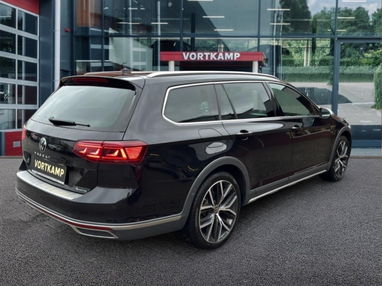 Volkswagen PASSAT 2.0 TDI DSG ALL-TRACK 4MOTION PANO-DAK/TREKHAAK/IQ-LIGHHTS/LEDER