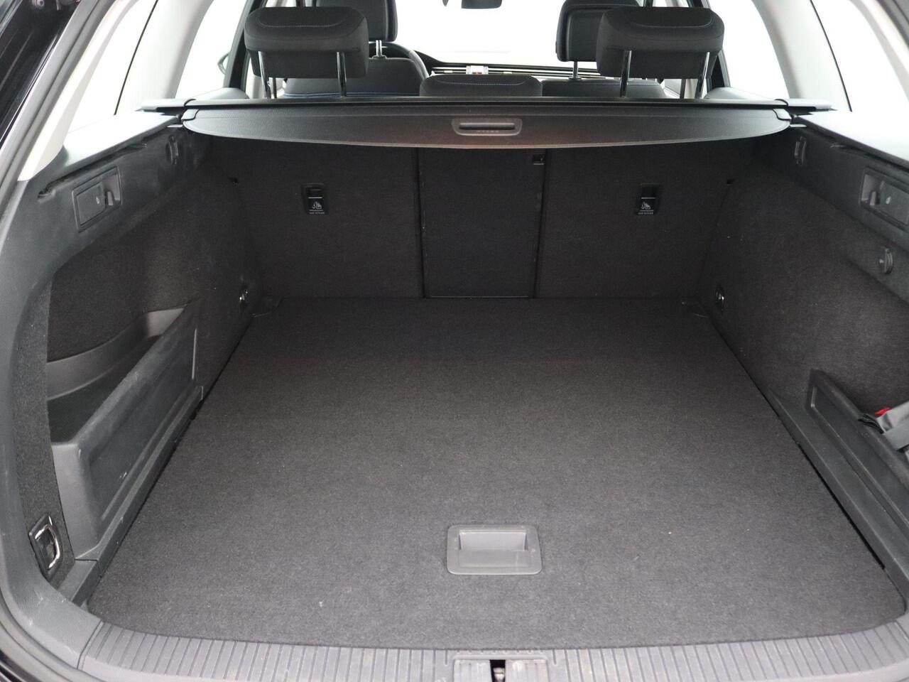 Volkswagen PASSAT Variant 1.4 TSI PHEV GTE Business 218PK DSG Achteruitrijcamera, Adaptieve Cruise Controle, Elektrische Achterklep, Stoelverwarming, Navi, 18" LM Velgen