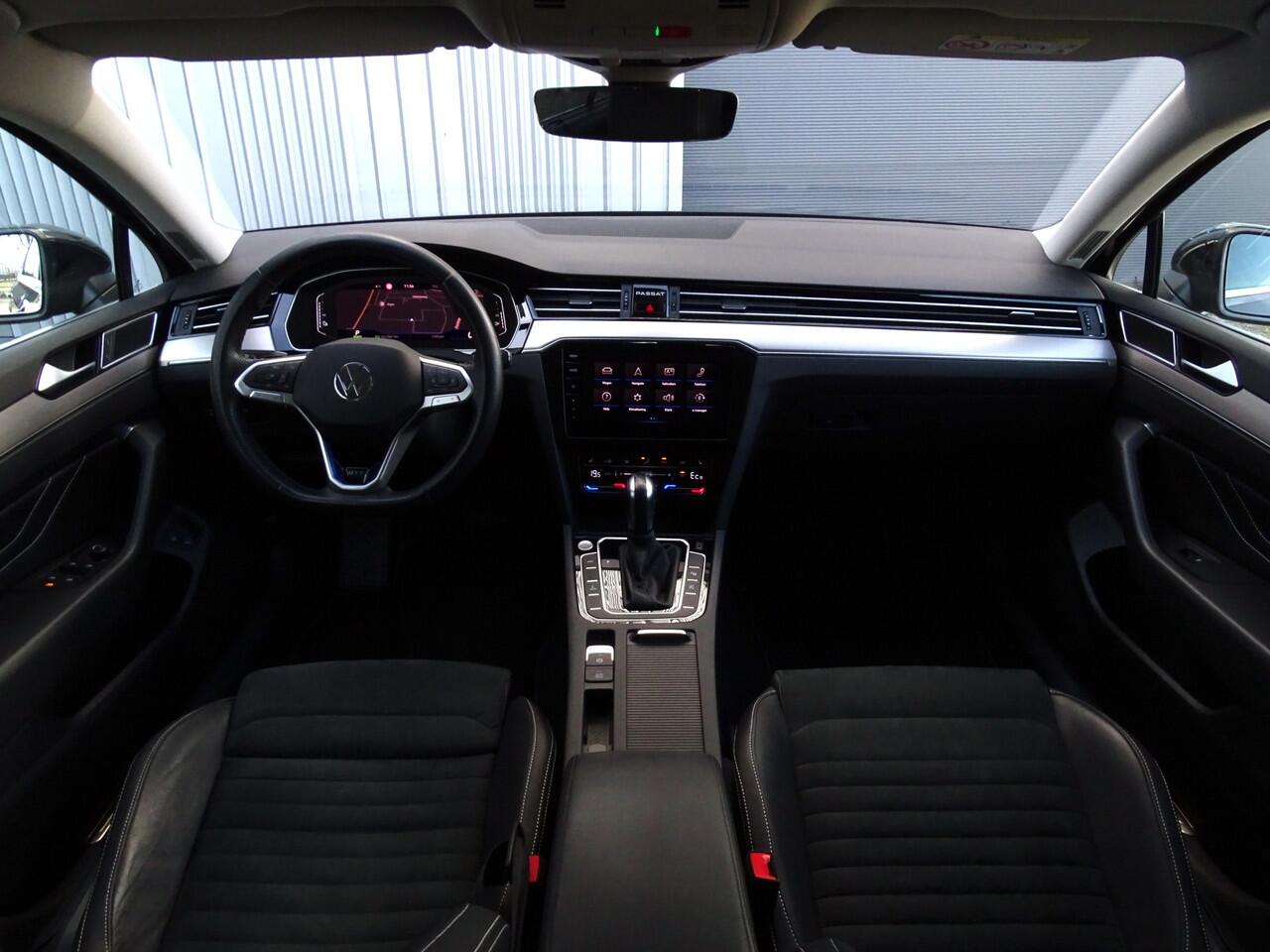 Volkswagen PASSAT Variant 1.4 TSI PHEV GTE Business | Elektrische trekhaak | Park Assist | Adaptive cruise | Ergocomfort stoel | 360 cam | Achteruitrijcamera | Lederen bekleding / alcantara bekleding | DAB | Apple CarPlay | Lane Assist | Side Assist | Elektrisch bedienbare