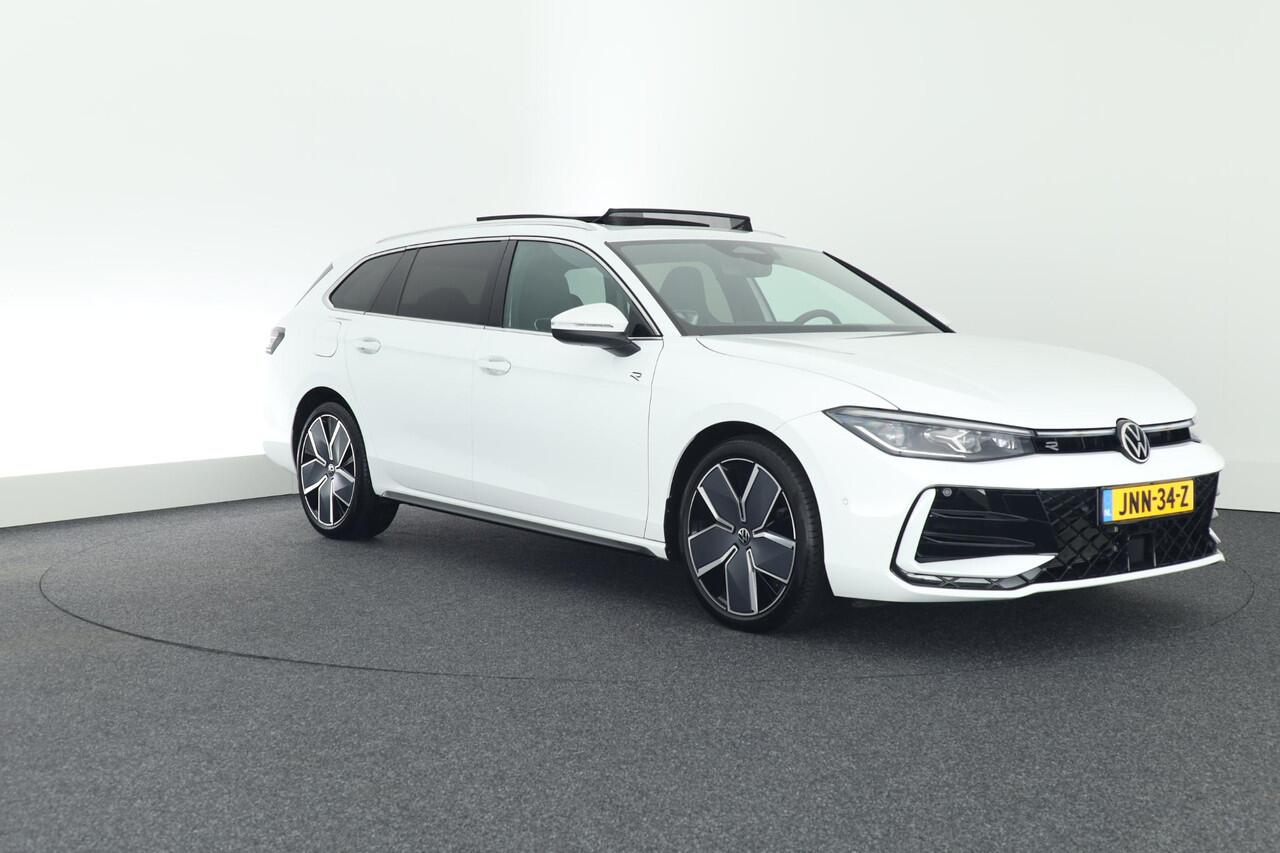 Volkswagen PASSAT Variant 1.5 eTSI 150pk DSG R-Line Edition Camera Keyless Virtual Cockpit Massage Matrix Led Panoramadak