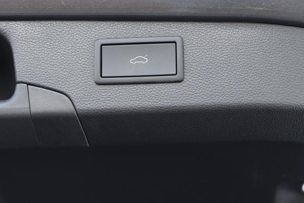 Volkswagen PASSAT Variant 1.5 eTSI R-Line Business DSG7 150pk