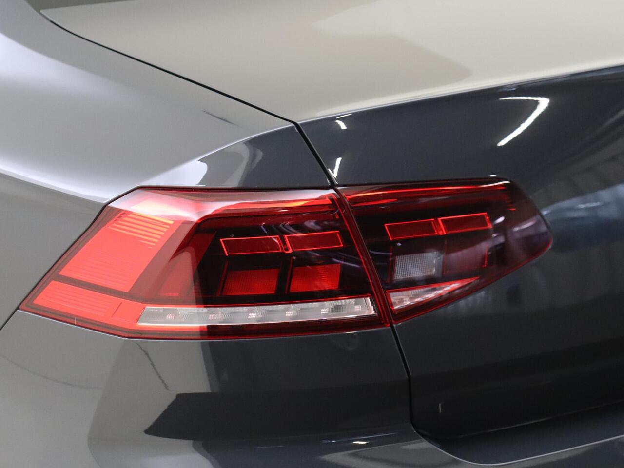 Volkswagen PASSAT 1.4 TSI PHEV GTE Business | SoH 97% | Achteruitrijcamera | 3-zone airco | Adaptieve cruise control | CarPlay | Stoelverwarming | Navigatie |