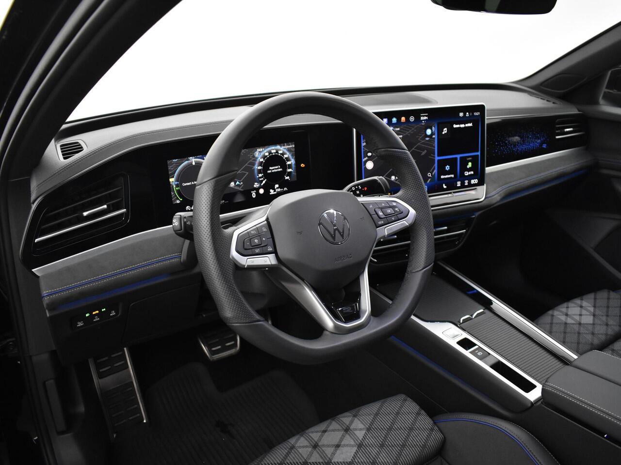 Volkswagen PASSAT Variant 1.5 eHybrid 272pk PHEV DSG R-Line Edition · Trekhaak wegklapbaar · Keyless · Massage · Camera · Elek. Achterklep · 18'' Inch · TOPDEAL