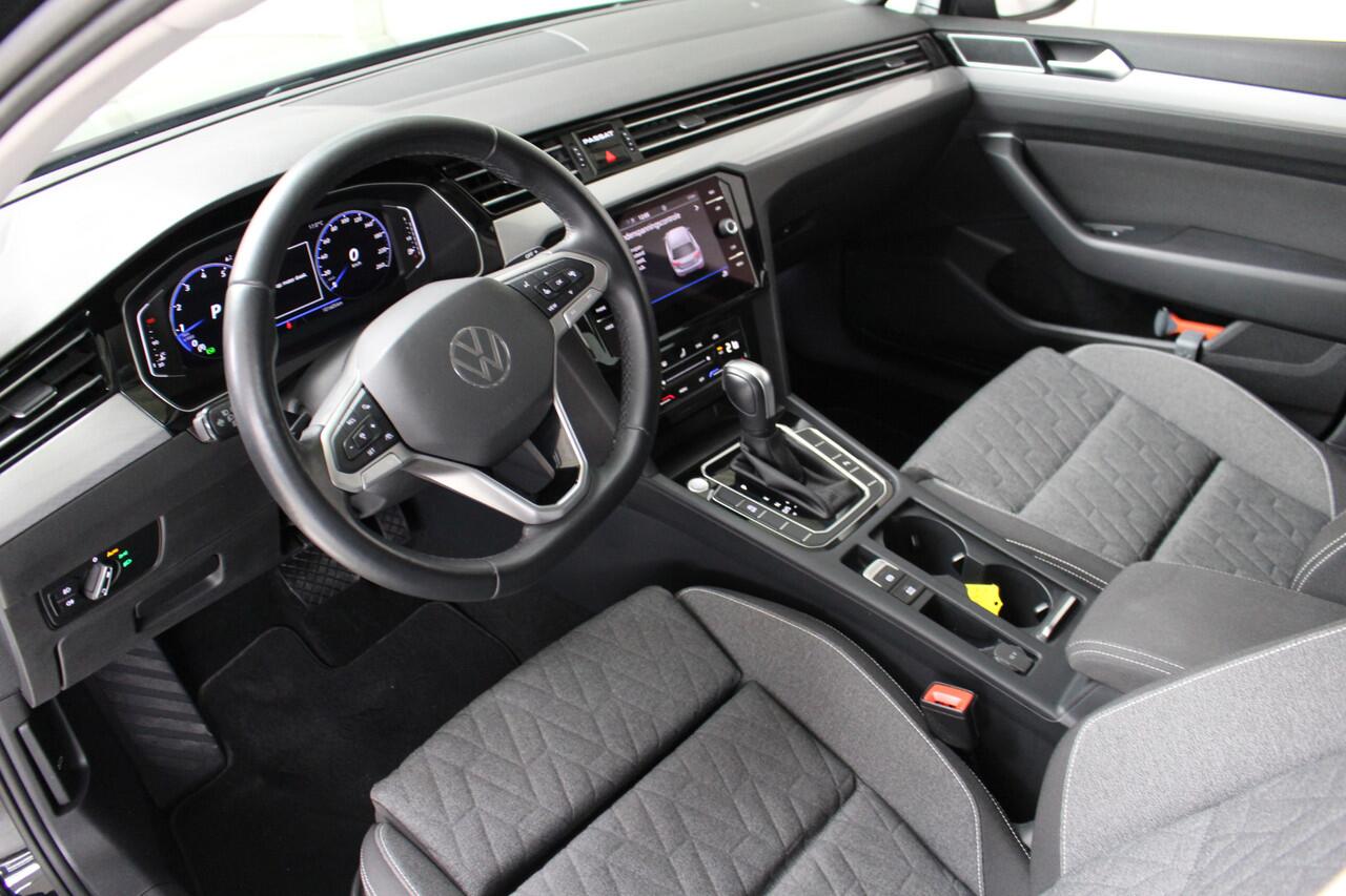 Volkswagen PASSAT Variant 1.5 TSI Business Navigatie | Lichtmetalen velgen | Cruise Control | PDC