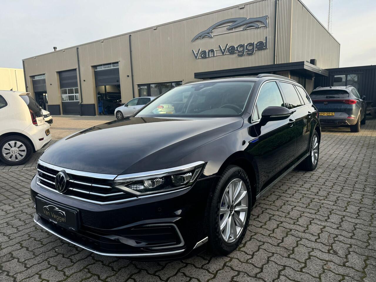 Volkswagen PASSAT Variant 1.4 TSI PHEV GTE pano, trekhaak, camera, stoelverw