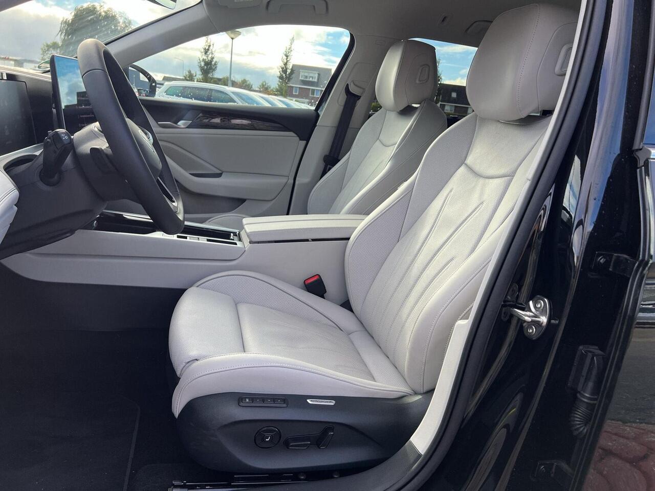 Volkswagen PASSAT Variant 1.5 eHybrid Elegance | Leder | Trekhaak | 272 pk | 5 jaar Fabrieksgarantie | SOH 102% |