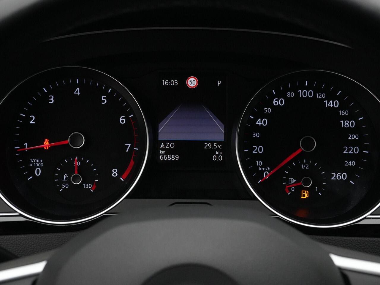 Volkswagen PASSAT Variant 1.5 TSI 150 pk DSG Comfortline Business | LED koplampen | Trekhaak | Adaptive Cruise | Parkeersensoren voor/achter | Climatronic | Carplay | Navigatie | 16 inch