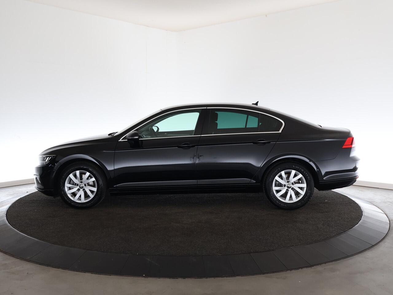 Volkswagen PASSAT 1.5 TSI Comfort Business | Dodehoek | ACC | Winterpack | Keyless |*