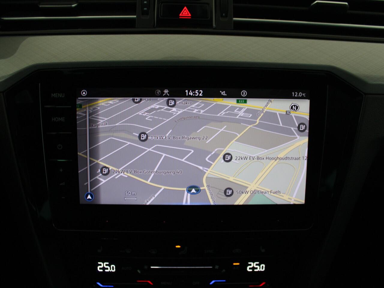 Volkswagen PASSAT 1.5 TSI Comfort Business | Dodehoek | ACC | Winterpack | Keyless |*