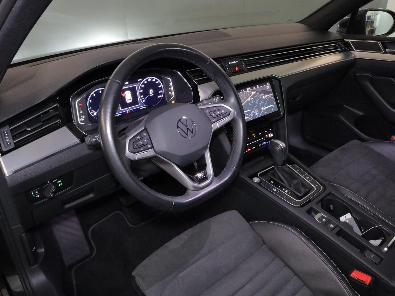 Volkswagen PASSAT Variant 1.5 TSI R-Line Business 150 pk Automaat (DSG) | Verlengde garantie | Navigatie | Parkeersensoren | Achteruitrijcamera | Stoelverwarming |