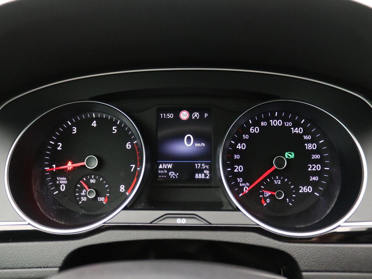 Volkswagen PASSAT Variant 1.5 TSI Comfort Business 150PK DSG Trekhaak, Achteruitrijcamera, Navi, Stoelverwarming, Clima, Adaptieve Cruise Controle, 17" LM Velgen