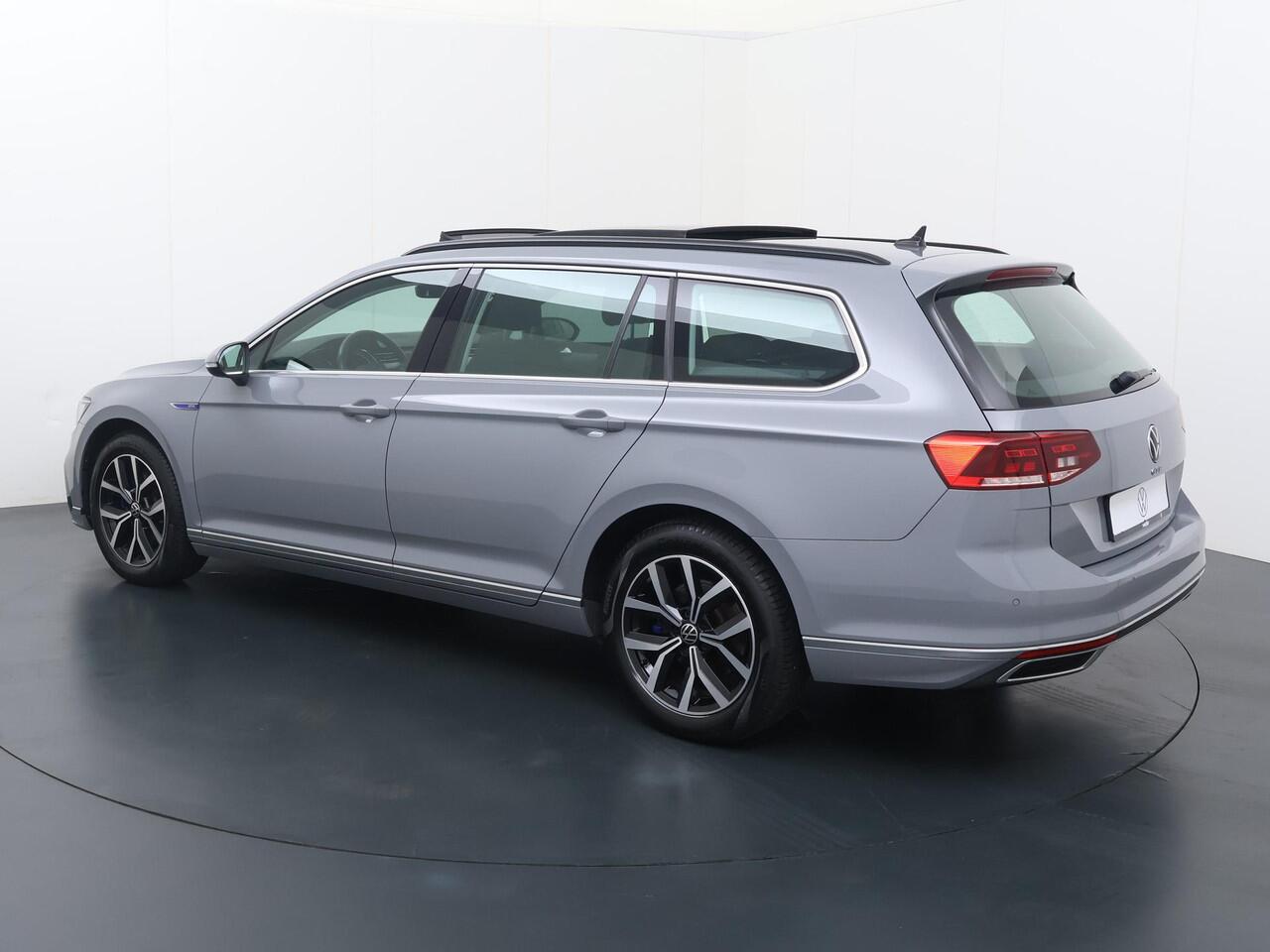 Volkswagen PASSAT Variant 1.4 TSI PHEV GTE Business | 218 PK | SoH 97% | Trekhaak wegklapbaar | Panoramadak | Adaptive cruise control |