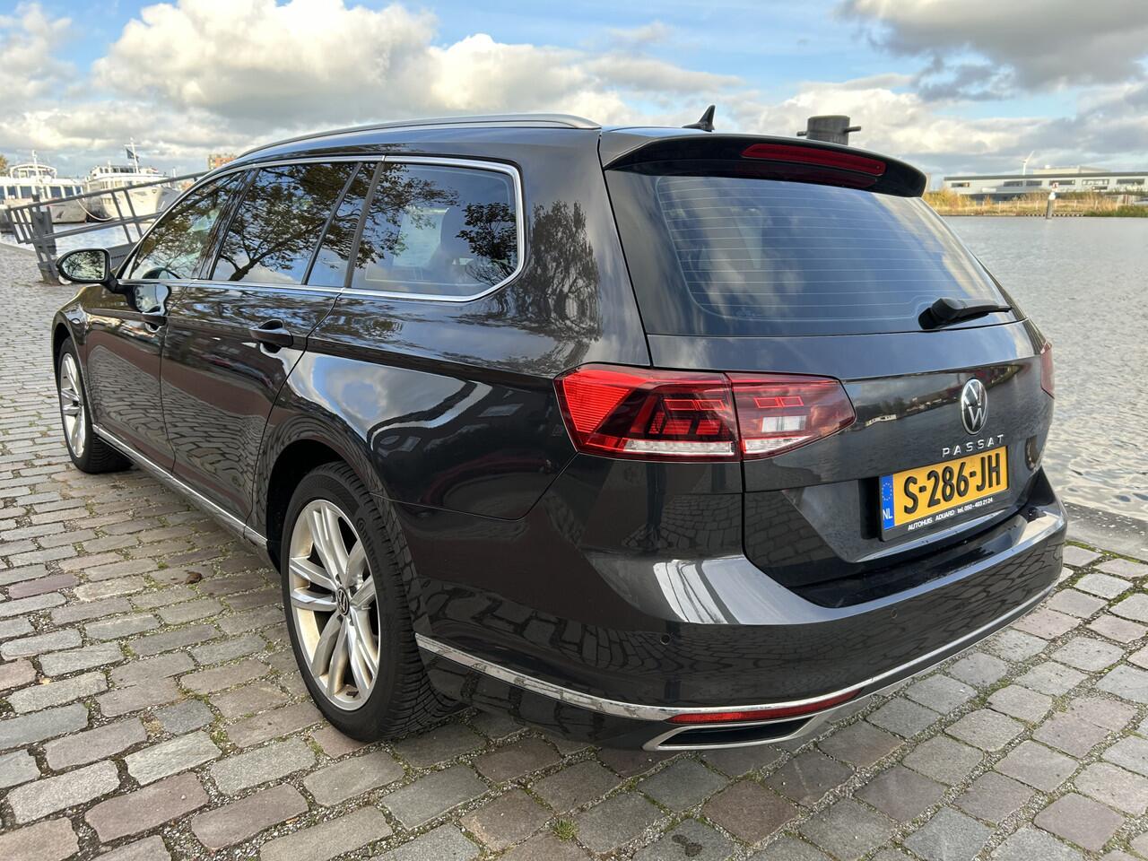 Volkswagen PASSAT Variant 1.5 TSI R-Line Business + van binnen en buiten in nieuwstaat!