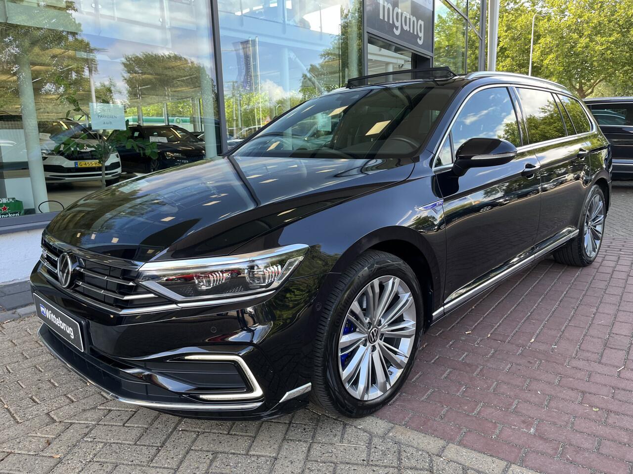 Volkswagen PASSAT Variant 1.4 TSI PHEV GTE Business / Panorma dak / Zwenkbare trekhaak / Virtual cockpit / Suede bekleding / Matrix koplampen