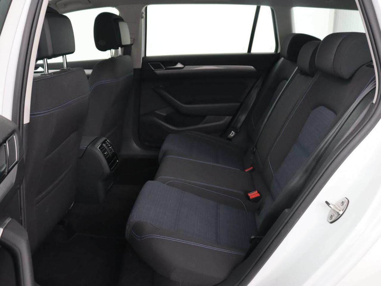 Volkswagen PASSAT 1.4 TSI PHEV GTE | Stoelverwarming | Virtual Cockpit | Adaptive cruise | Massage | Matrix LED | Camera | Memory | Carplay | Navigatie | Plug In