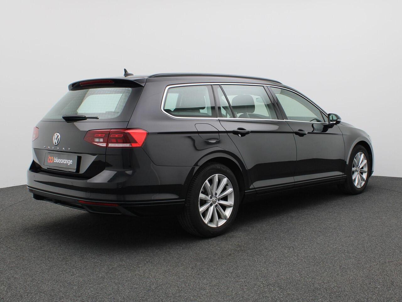 Volkswagen PASSAT Variant 1.5 TSI Comfort Business 150PK DSG Trekhaak, Achteruitrijcamera, Navi, Stoelverwarming, Clima, Adaptieve Cruise Controle, 17" LM Velgen