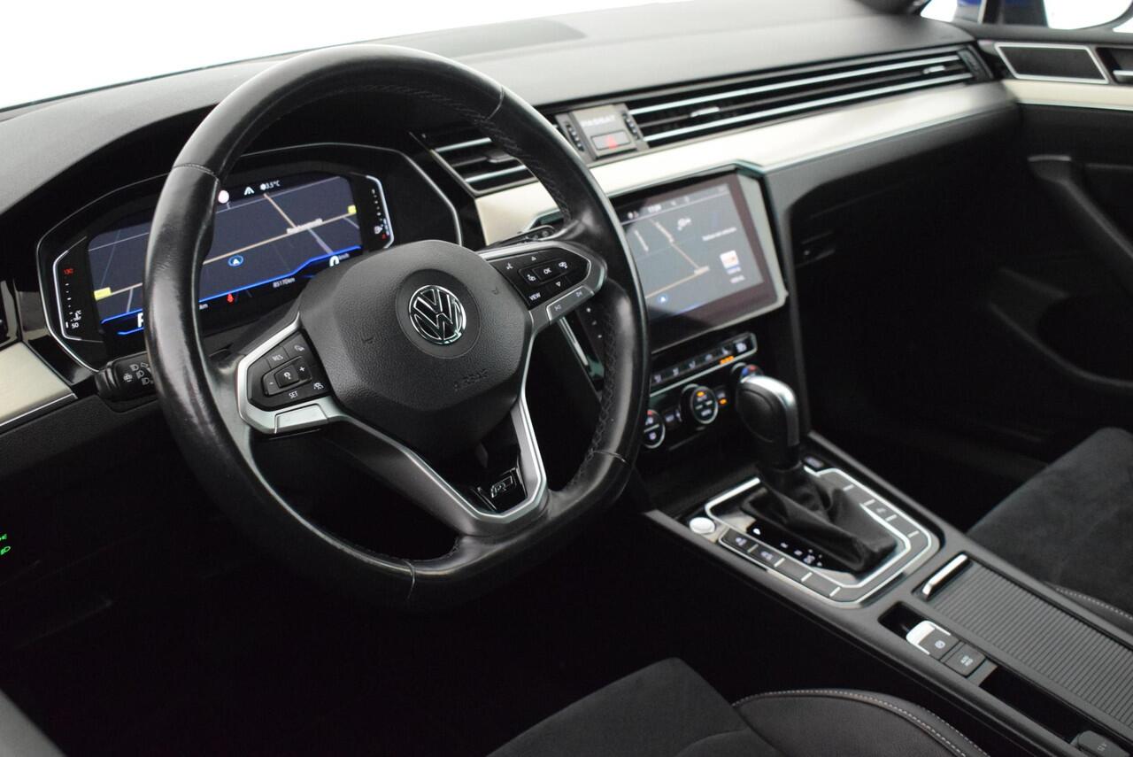 Volkswagen PASSAT Variant 2.0 TSI 190pk DSG R-Line Elegance Trekhaak Stoelverwarming Virtual Cockpit Navigatie