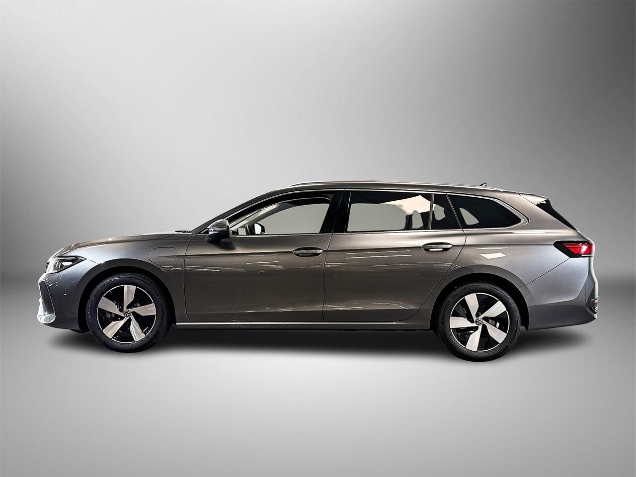 Volkswagen PASSAT Variant 1.5 204pk eHybrid Business | Design Pakket | Velgen 'Bologna', 17 inch lichtmetaal in zwart, gepolijst | Comfort Pakket Plus