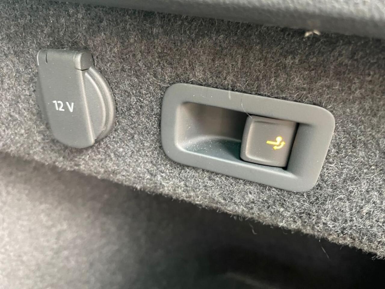 Volkswagen PASSAT Variant 2.0 TDI 150 PK DSG ACC LED Navi Trekhaak Stoelverwarming