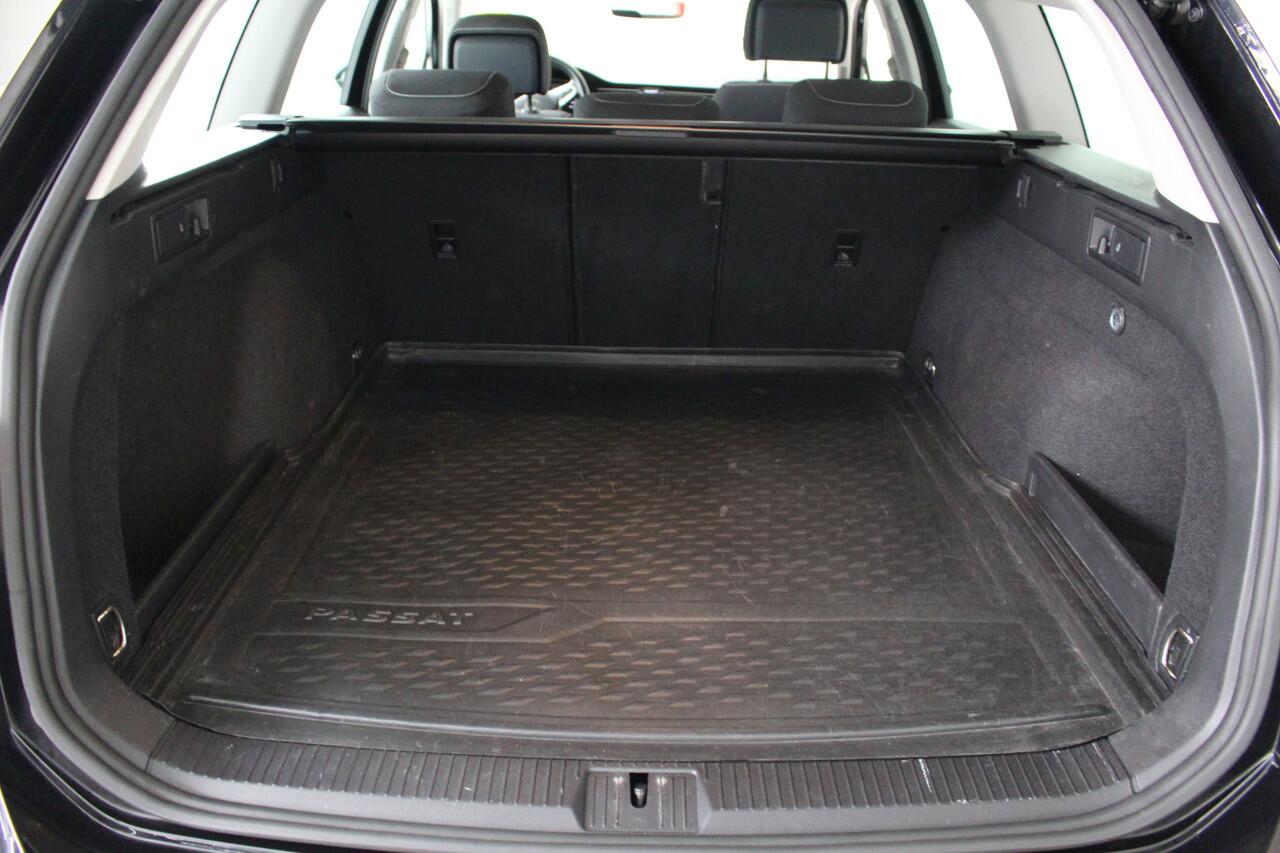Volkswagen PASSAT Variant 1.5 TSI Business Navigatie | Lichtmetalen velgen | Cruise Control | PDC