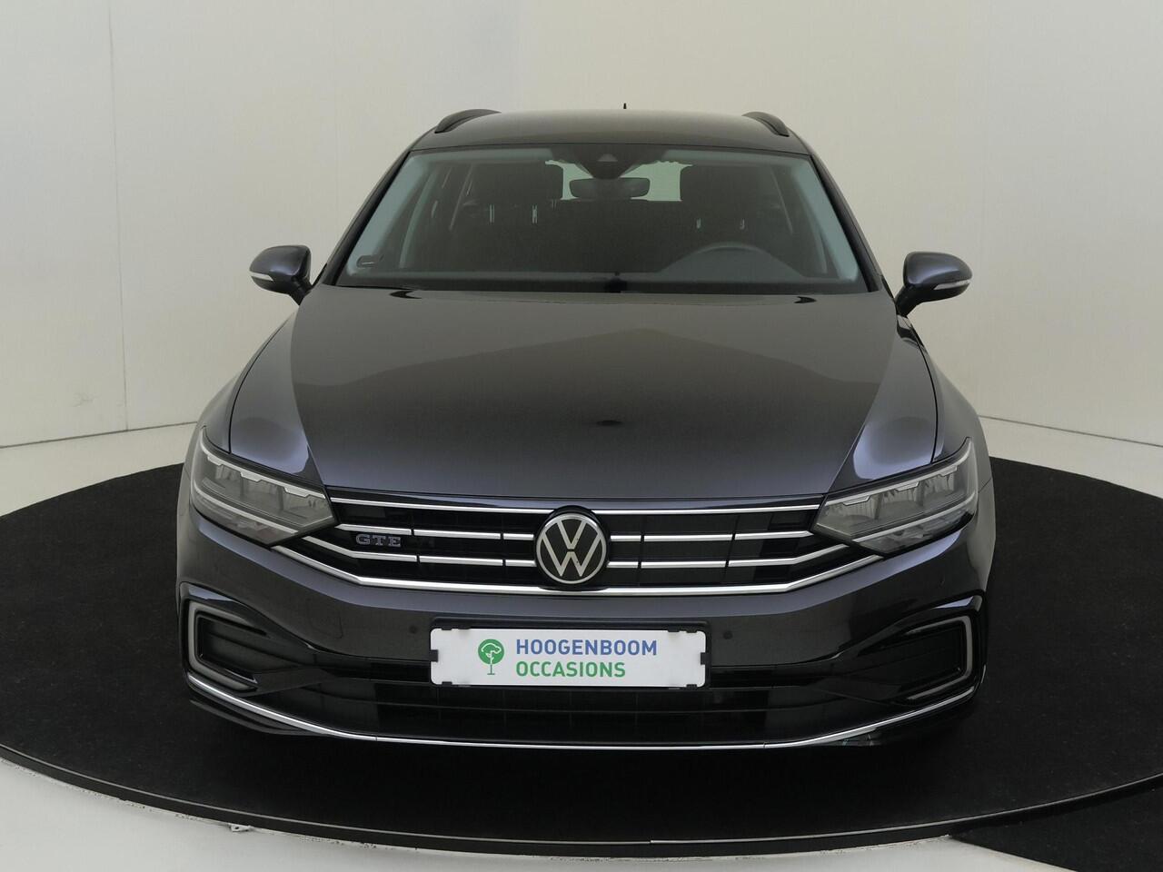 Volkswagen PASSAT 1.4 TSI PHEV GTE Business | Navigatie | Digital cockpit Pro | Achteruitrijcamera | Adaptieve cruise control | Elektrische achterklep | 3-zone airco |