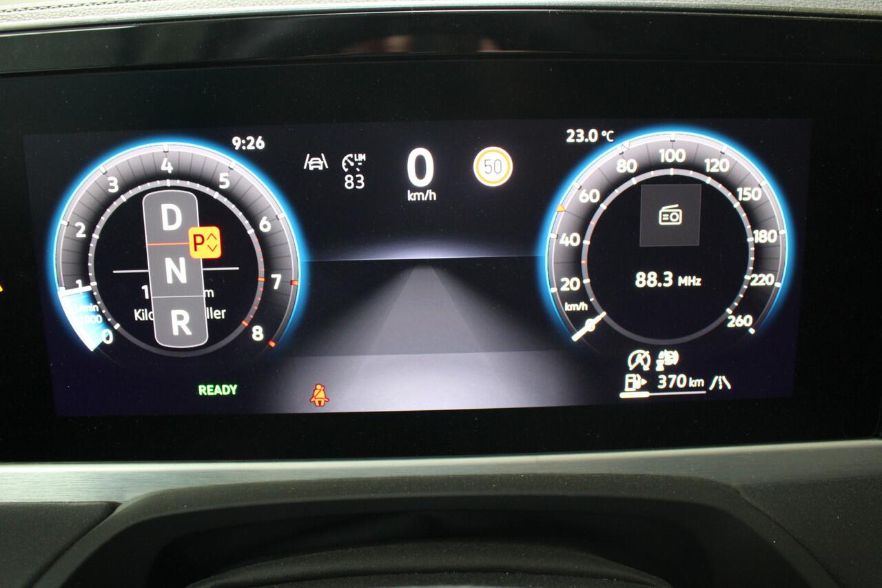 Volkswagen PASSAT Variant 1.5 eTSI Elegance Navigatie | Panoramadak | H.U.D. | 18" Velgen