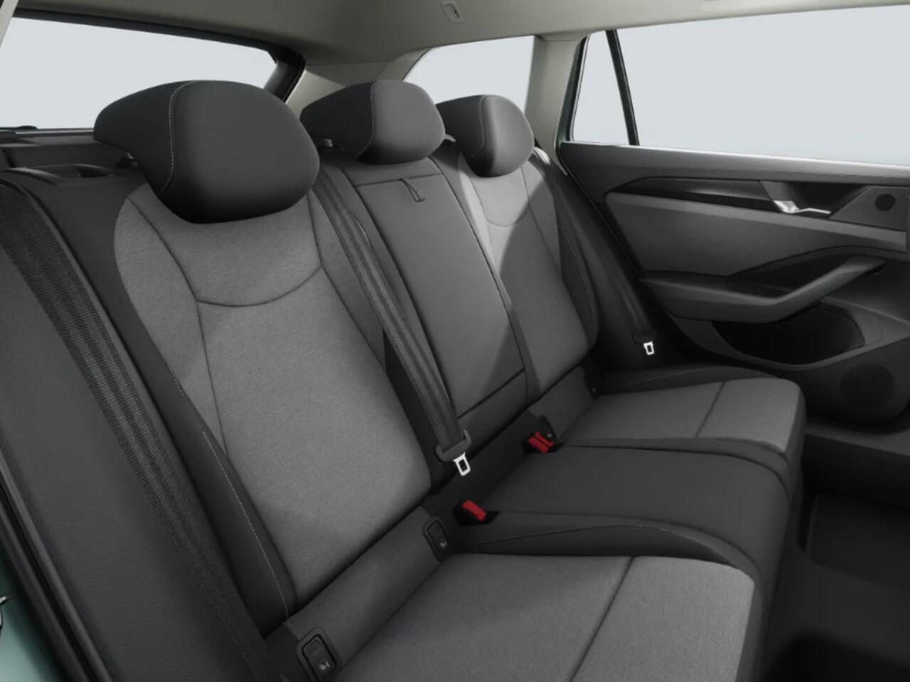 Volkswagen PASSAT Variant R-Line Edition 1.5 eHybrid 204 PK 6 versn. DSG · Achteruitrijcamera · Draadloze telefoonverbinding · Comfort pakket · Voorraad OUTLET