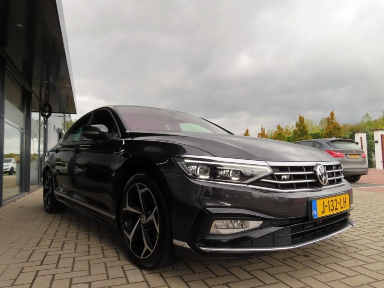 Volkswagen PASSAT 1.5 TSI Elegance R-Line Led Pano Adapt Cruise 2020