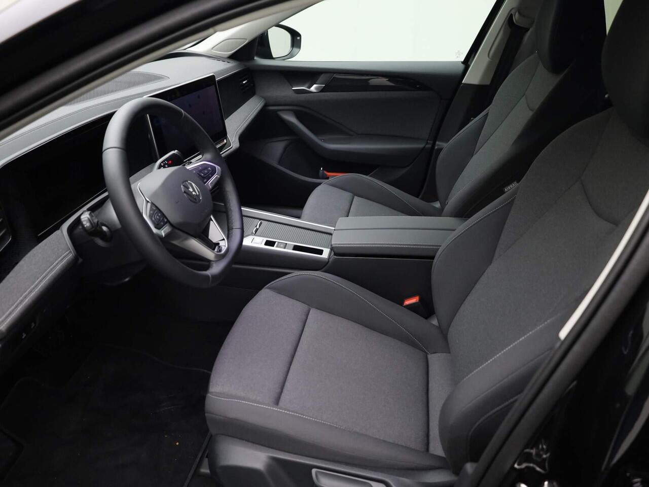 Volkswagen PASSAT Variant 1.5 eTSI/150PK Business · Achteruitrijcamera · Trekhaak · Cruise Control Adaptief