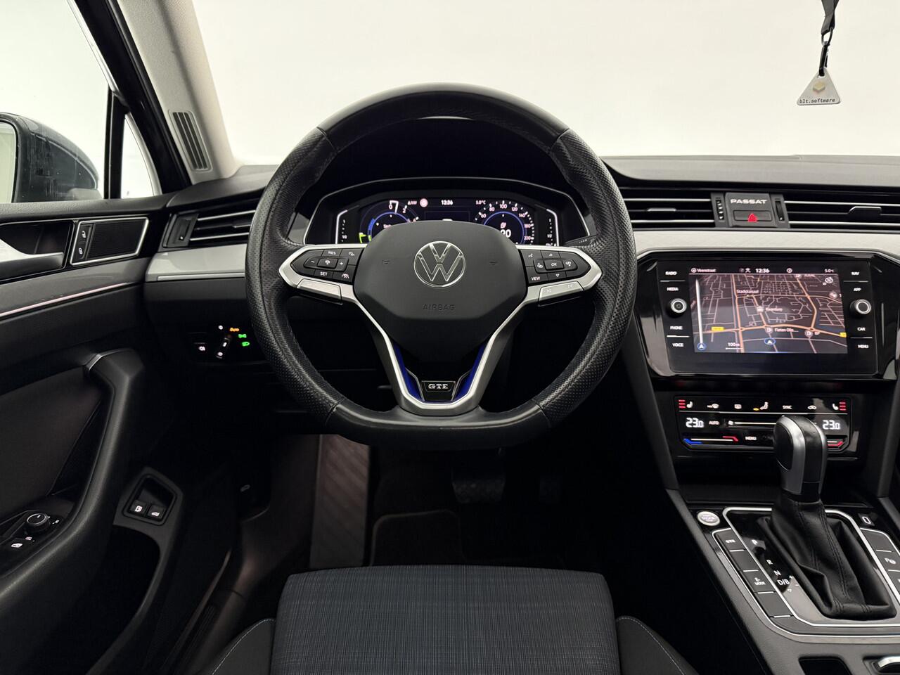 Volkswagen PASSAT Variant 1.4 TSI PHEV GTE | SOH 90% | Pano | Adap. Cruise | Virtual | Massage | Stoelverw. | Camera | Keyless