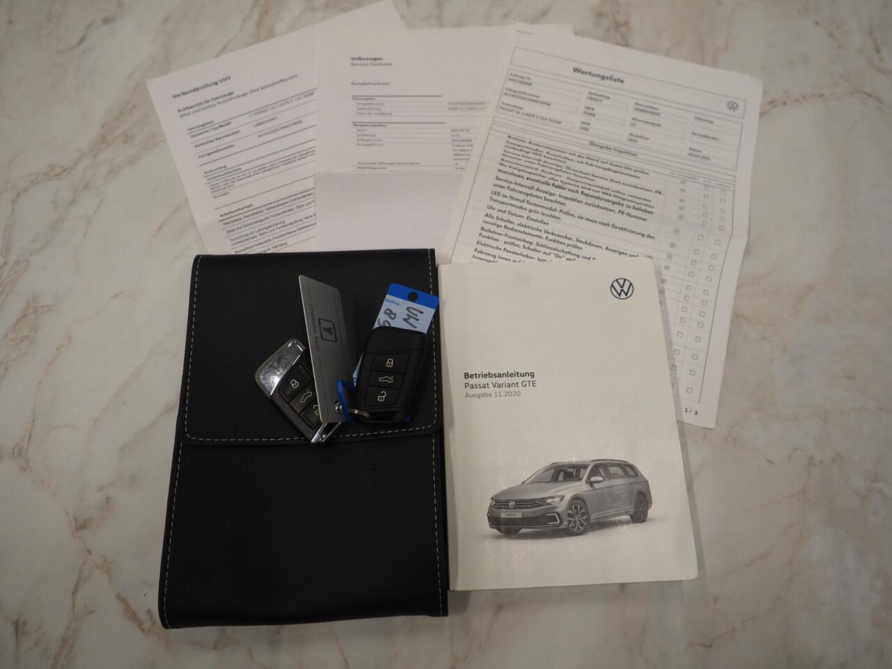 Volkswagen PASSAT Variant 1.4 TSI PHEV GTE R-Line | Panoramadak | Trekhaak | Massage | Adaptive Cruise | Camera | Carplay