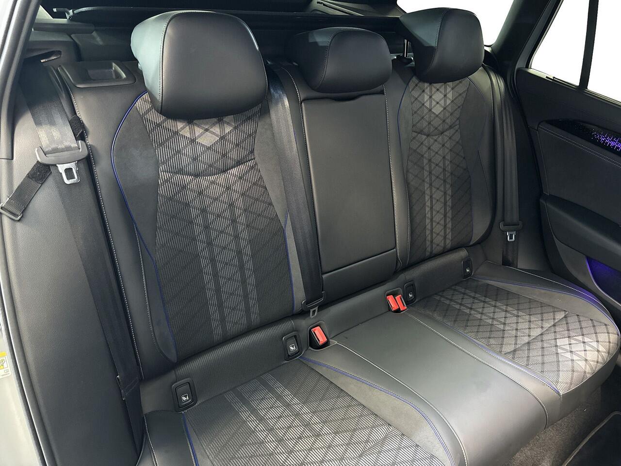 Volkswagen PASSAT Variant 1.5 150pk eTSI R-Line Edition Top-Sport Ego-Active, incl. massagefunctie | Achteruitrijcamera | Panoramadak