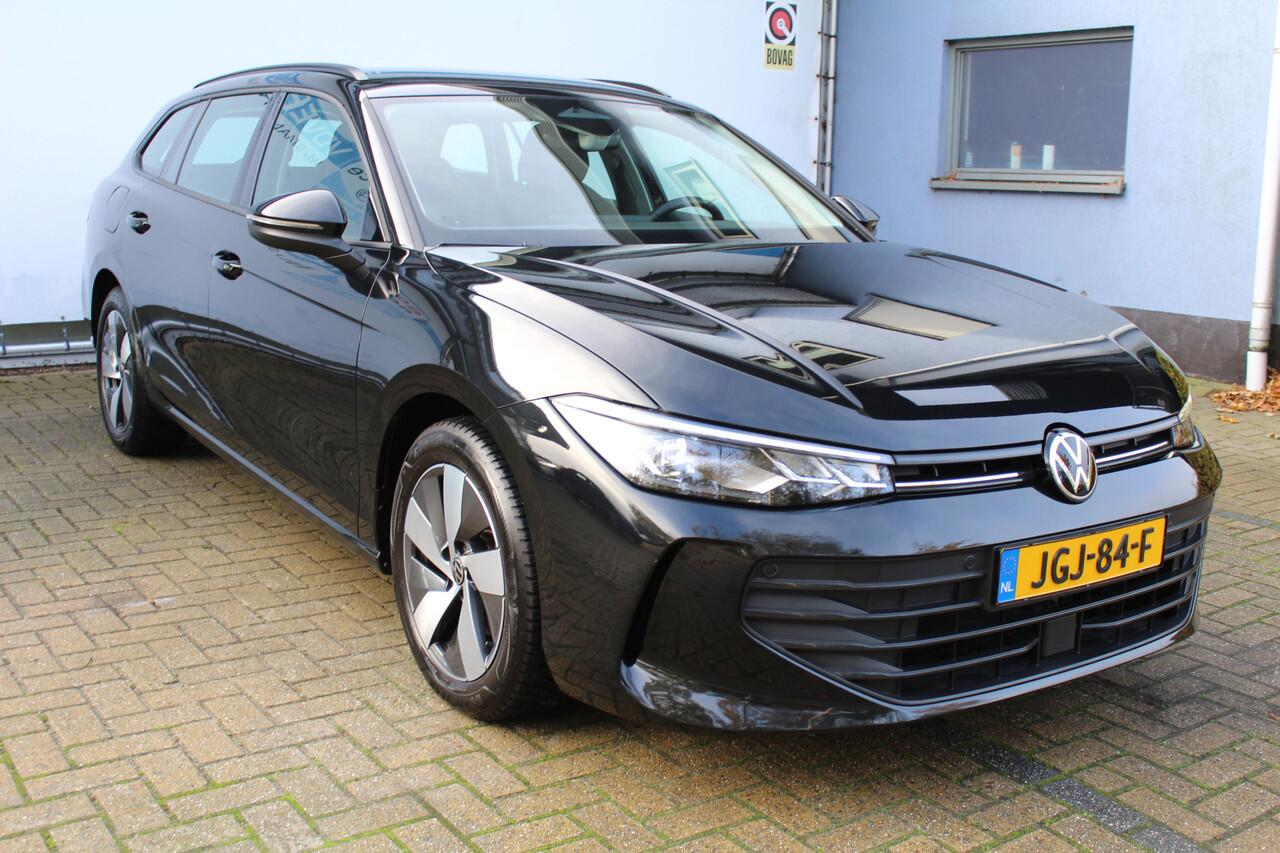 Volkswagen PASSAT Variant 1.5 eTSI 150 pk | Incl. 12 maanden Garantie | Stoel/stuur verwarming | Achteruitrijcamera | Adaptive cruise controle | Dodehoekdetectie | Parkeersensoren V+A | Navigatie | Apple CarPlay/Android Auto | Draadloze telefoonlader | Climate controle | L