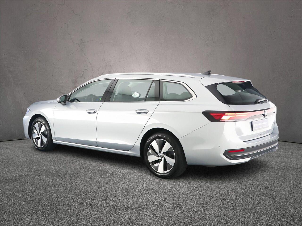 Volkswagen PASSAT Variant Business 1.5 eTSI 150pk DSG Automaat Trekhaak, Adaptive cruise control, Achteruitrijcamera, LED koplampen, Navigatie, Park assist, App connect