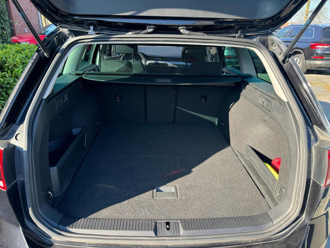 Volkswagen PASSAT 1.4 TSI PHEV GTE Business virtual cockpit, pano, memory stoel