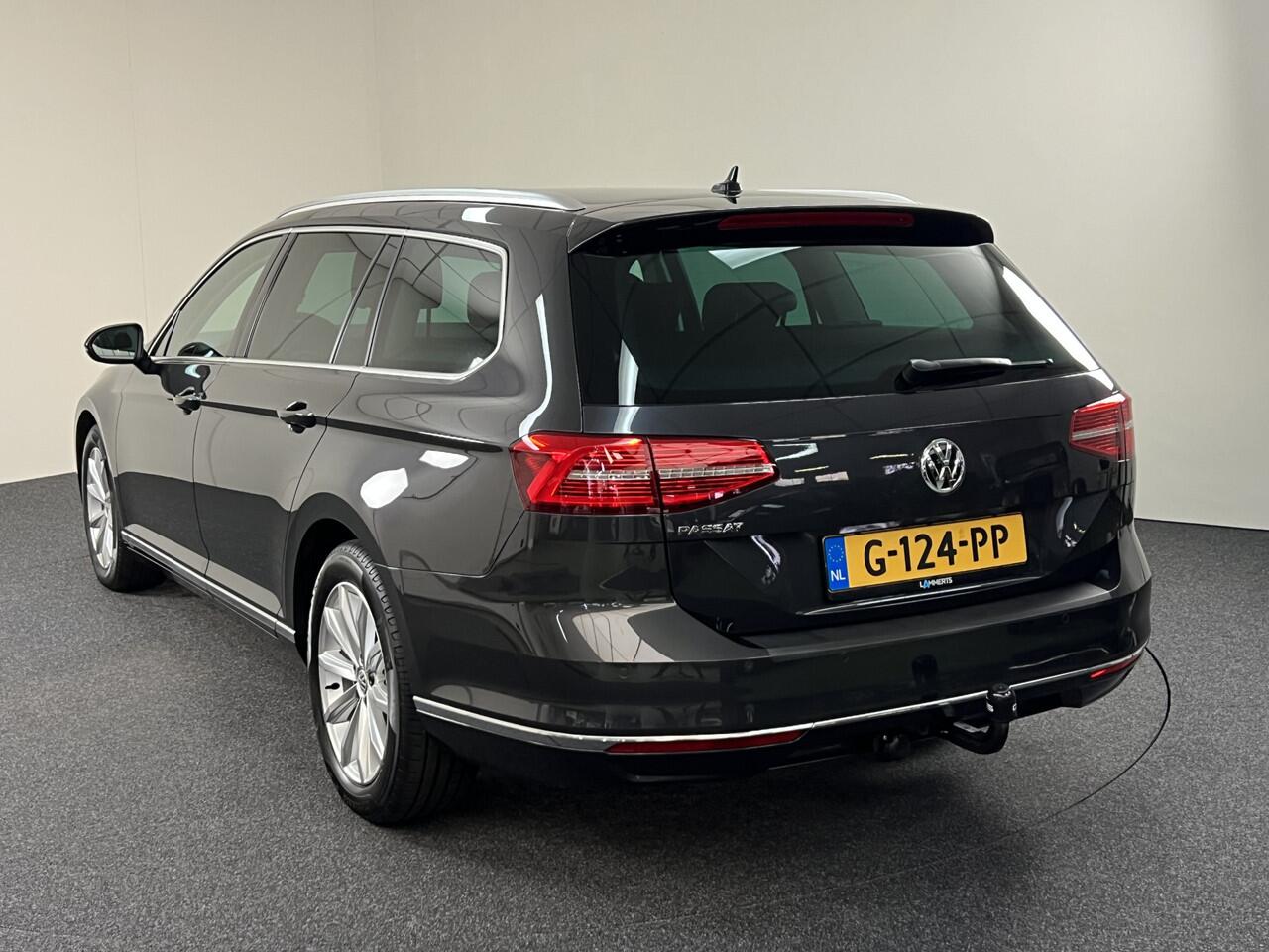 Volkswagen PASSAT Variant 1.5 TSI Highline Business R RIJKLAAR! Afn. Trekhaak / Carplay / Navi / PDC / Camera