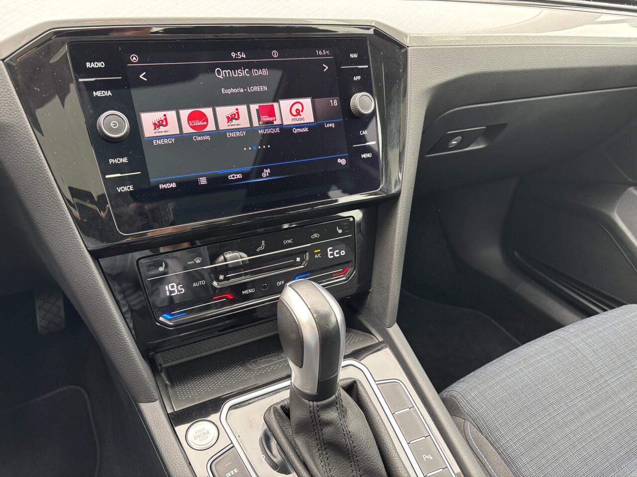 Volkswagen PASSAT Variant 1.4 TSI PHEV GTE Automaat Business Trekhaak / Panoramadak / Camera