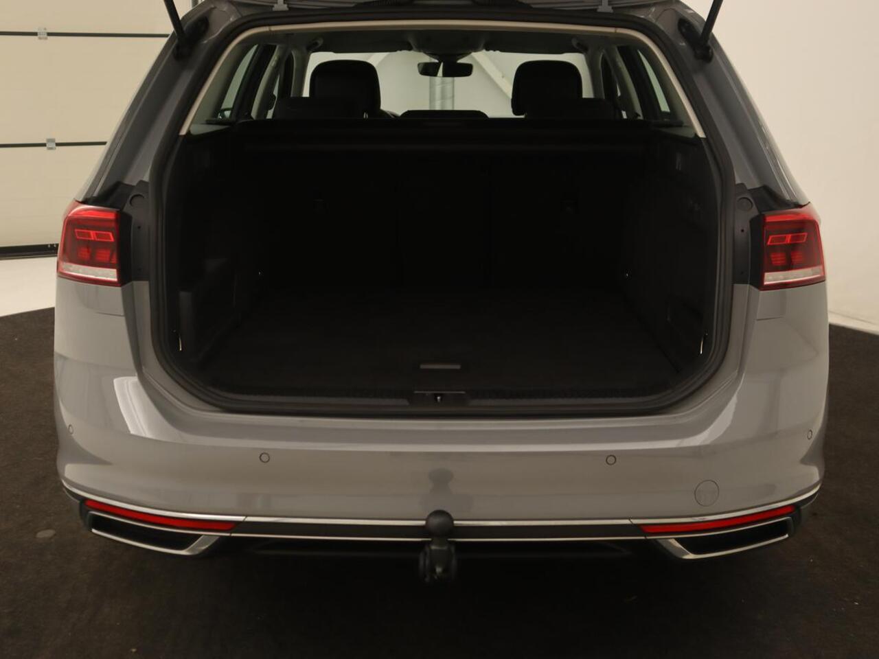 Volkswagen PASSAT 1.4 TSI PHEV GTE | Trekhaak | Stoelverwarming | Massage | Camera | Adaptive cruise | Carplay | Navigatie | Side Assist | Matrix LED | Plug In