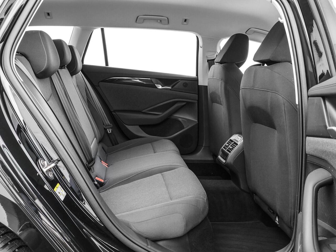 Volkswagen PASSAT Variant 1.5 eTSI 150pk DSG · Stoel-& stuurverwarming · Apple/Android Car Play · ACC · Side Assist · Verkeersbord Detectie · Garantie t/m 12-06-2026