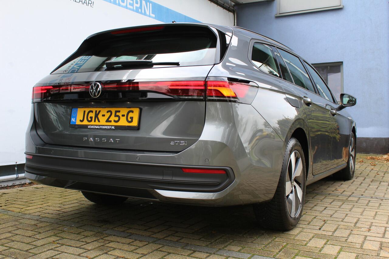 Volkswagen PASSAT Variant 1.5 eTSI 150 pk | Incl. 12 maanden Garantie | Stoel/stuur verwarming | Achteruitrijcamera | Adaptive cruise controle | Dodehoekdetectie | Parkeersensoren V+A | Navigatie | Apple CarPlay/Android Auto | Draadloze telefoonlader | Climate controle | L