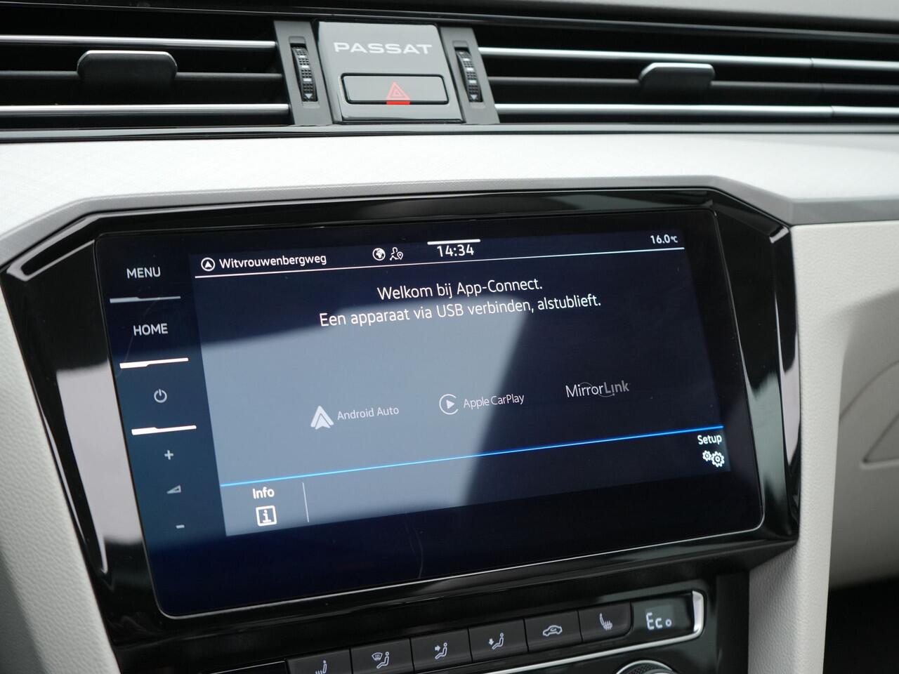 Volkswagen PASSAT Variant 1.4 TSI PHEV GTE Highline Plug In Hyrbid 218pk Dealer O.H PHEV | Panodak | Adaptive Cruise | Alcantara Sportstoelen Massage & Verwarmd | Apple Carplay | Camera | Virtual | Navigatie | Keyless | Blis | DAB |