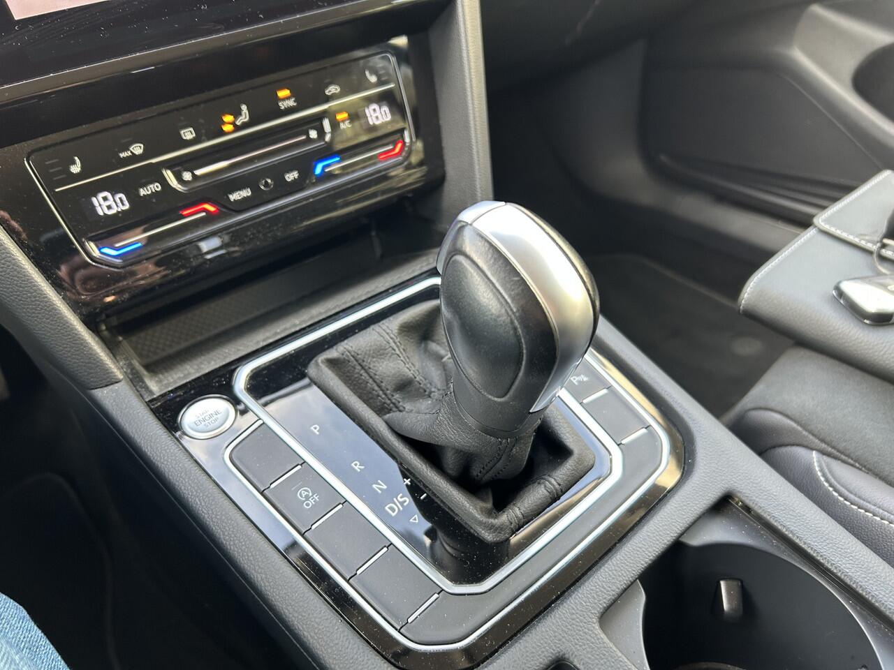 Volkswagen PASSAT Variant 1.5 TSI R-Line Business + van binnen en buiten in nieuwstaat!