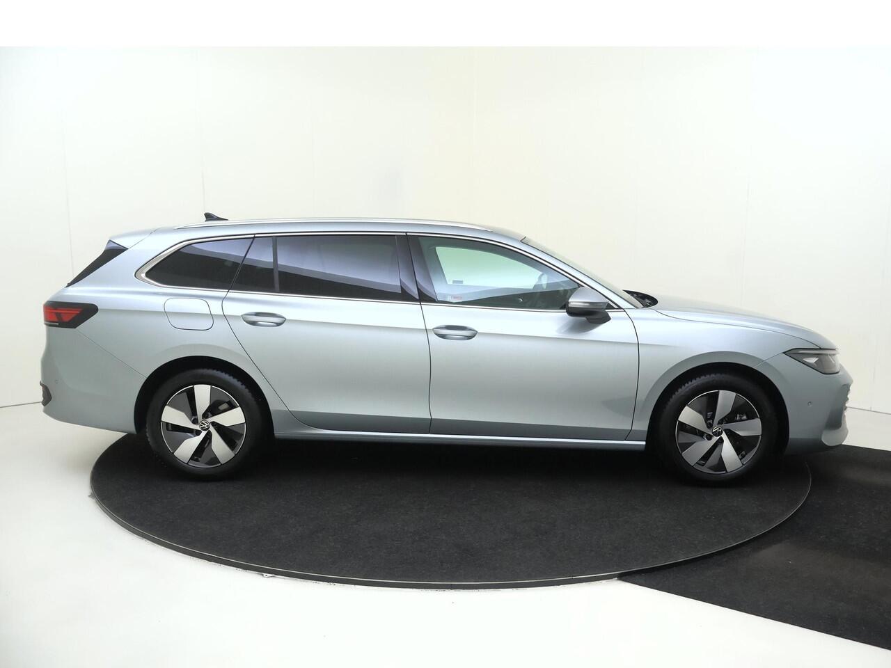 Volkswagen PASSAT Variant 1.5 eHybrid Business | SoH 100% | Trekhaak | Head-up display | Dodehoek detectie | Stoel- en stuurwielverwarming | Parkeerassistent | Navigatie | Adaptieve cruise control | Achteruitrijcamera |