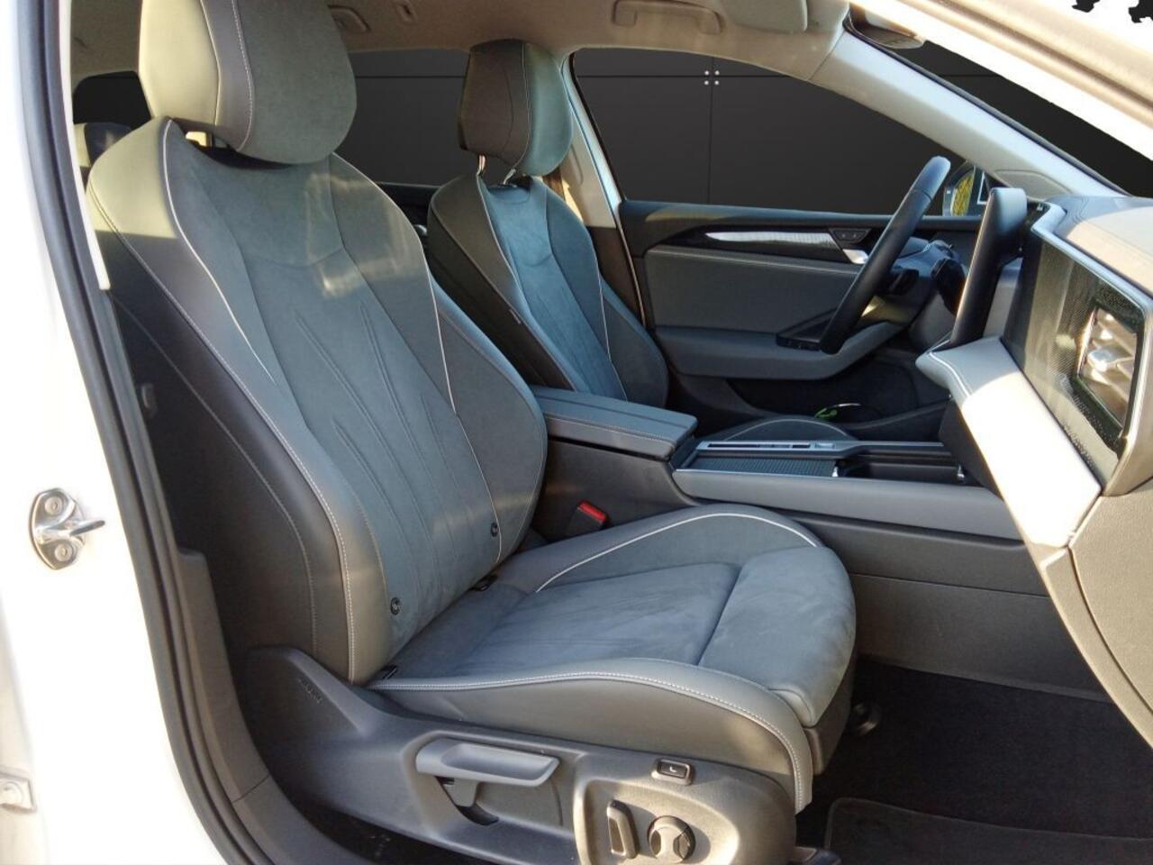 Volkswagen PASSAT Variant 2.0 TDI 150 PK DSG ACC LED 360 Camera Trekhaak Massage