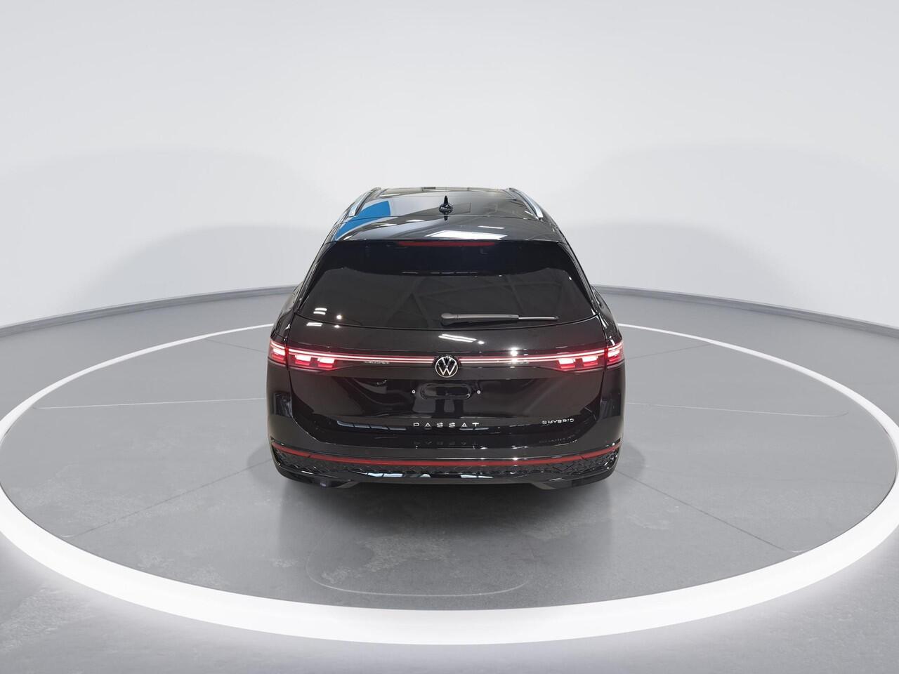 Volkswagen PASSAT Variant R-Line Edition 1.5 eHybrid 204 pk 6 versn. DSG · Multimedia pakket plus · High-end geluidsysteem 'Harman Kardon' · Prijs incl. inruilpremie · MEGA Sale